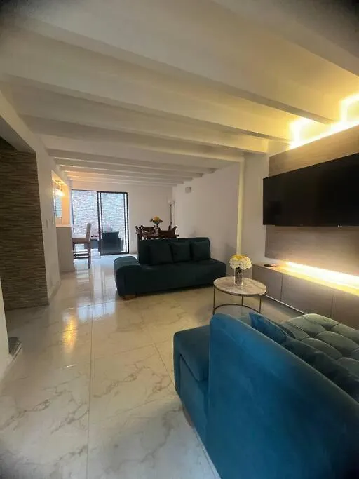 Espectacular Casa Familiar Villa Medellín