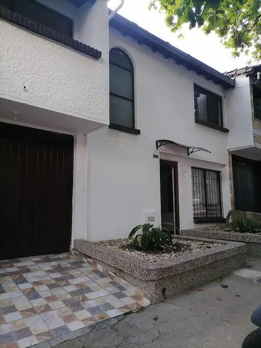 Espectacular Casa Familiar Villa Medellín Tatil Evi
